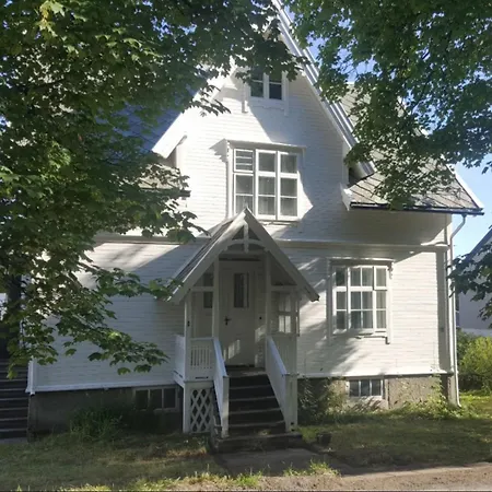 Bed & Breakfast Kunstnerboligen I Lodingen